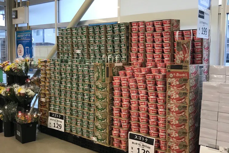 【西友 三本柳店】店内入口付近 プロモーション用途や物販、食物販のポップアップストアに最適なスーパー店内催事イベントスペース