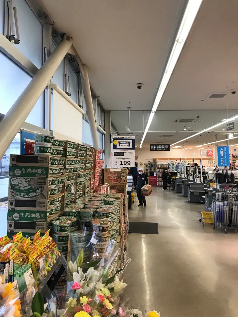 【西友　三本柳店】店内入口付近　プロモーション用途や物販、食物販のポップアップストアに最適なスーパー店内催事イベントスペース