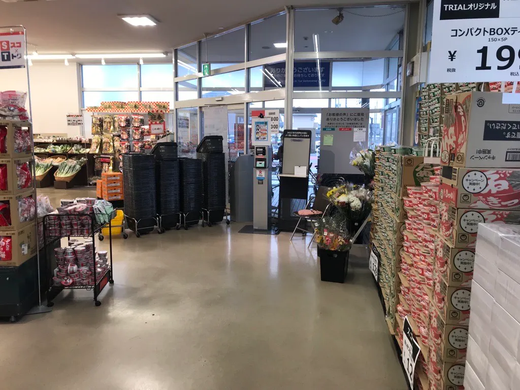 【西友 三本柳店】店内入口付近 プロモーション用途や物販、食物販のポップアップストアに最適なスーパー店内催事イベントスペース