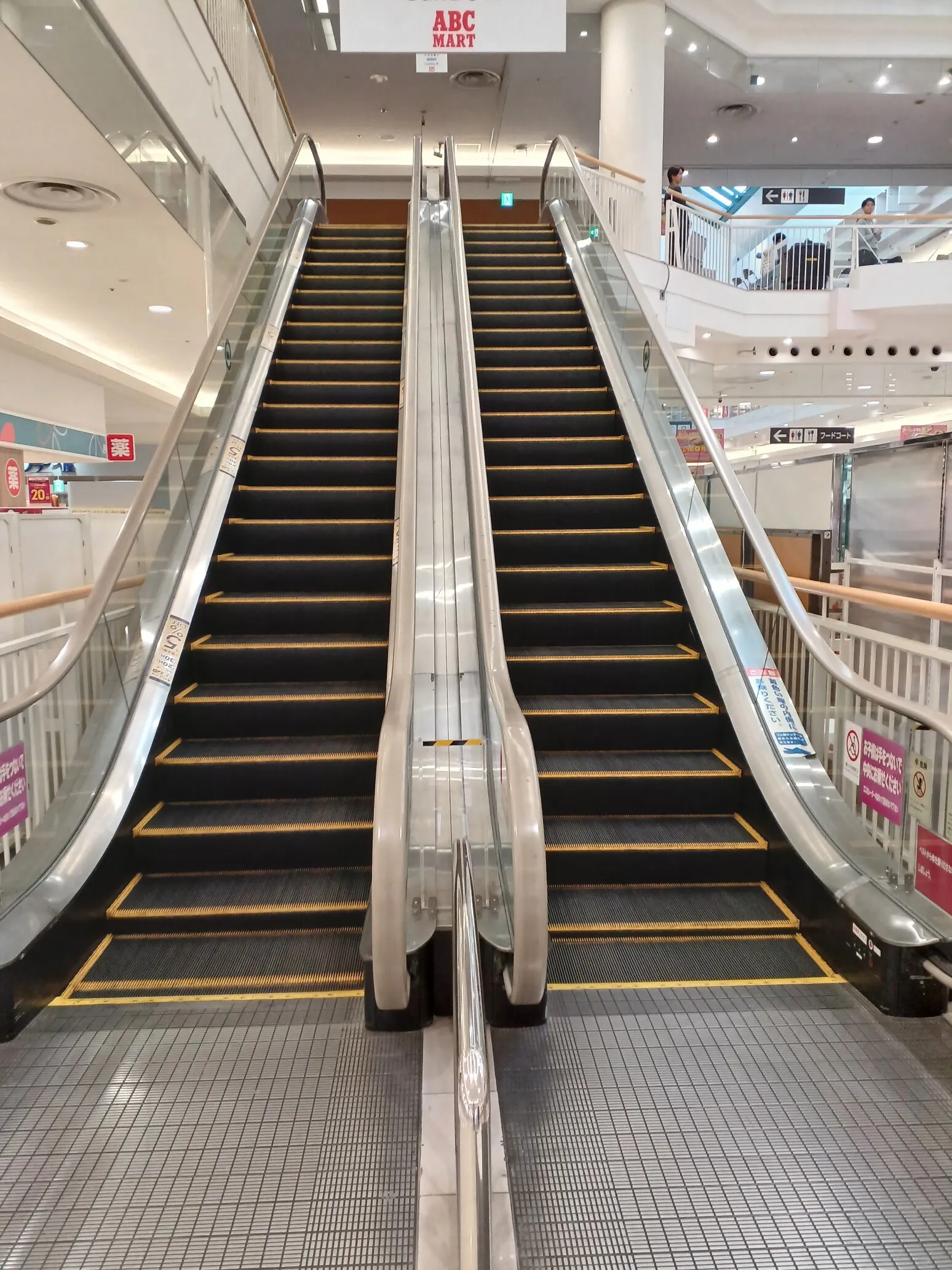 【イオンモール日根野*】【イオンモール日根野】エスカレーター