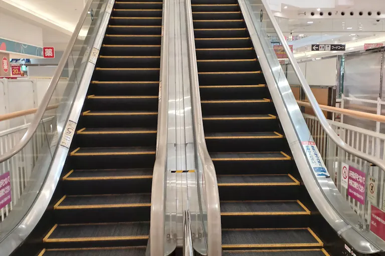 【イオンモール日根野*】【イオンモール日根野】エスカレーターの画像2