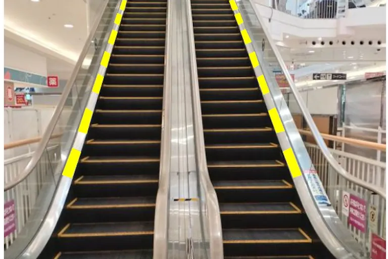 【イオンモール日根野*】【イオンモール日根野】エスカレーターの画像1