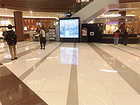 【イオンモール多摩平の森】1F センターコートの画像