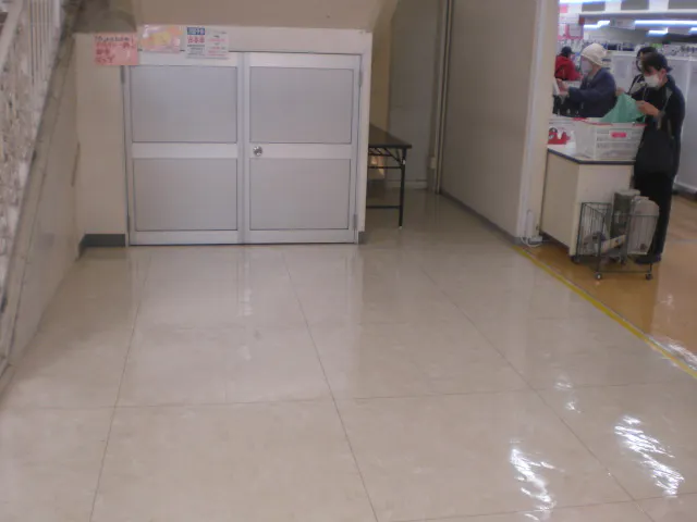 【レガネット朝倉街道】パン屋向かい 販促プロモーションや物販に最適なスーパー店内催事イベントスペース