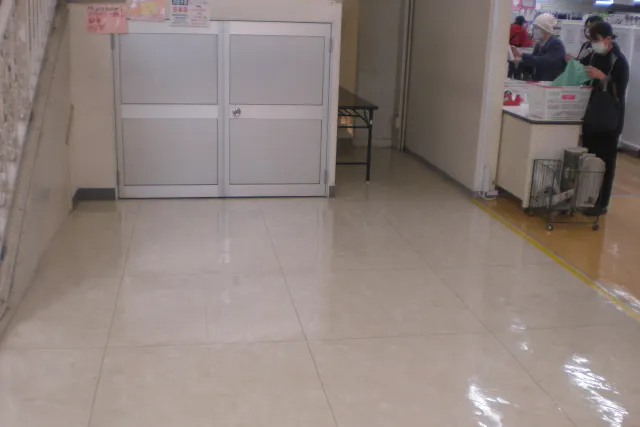【レガネット朝倉街道】パン屋向かい 販促プロモーションや物販に最適なスーパー店内催事イベントスペース