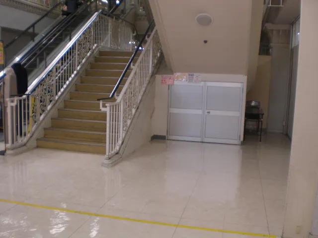 【レガネット朝倉街道】パン屋向かい 販促プロモーションや物販に最適なスーパー店内催事イベントスペース