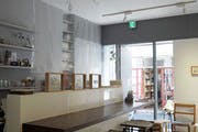 店舗内(内より)