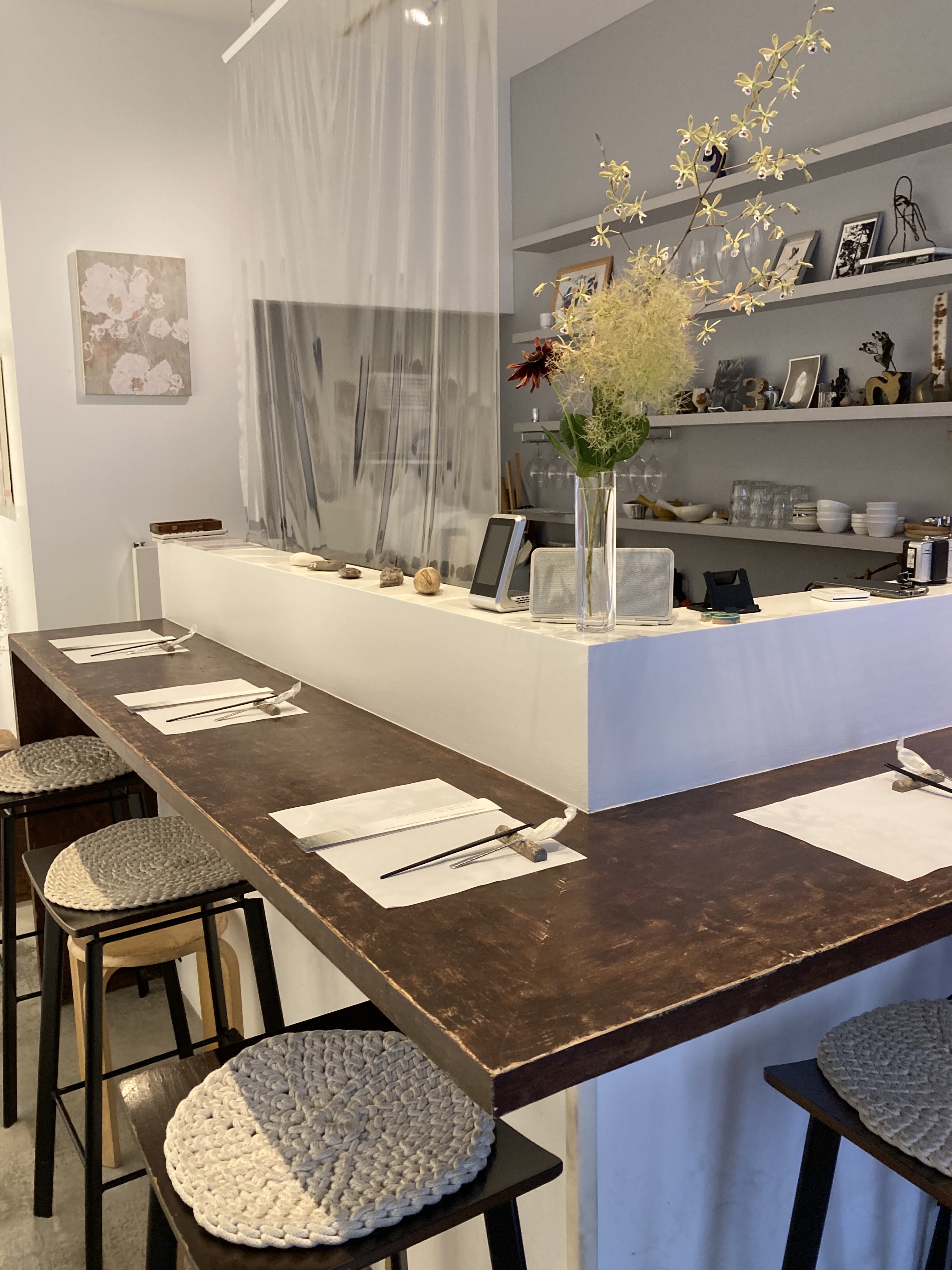 カウンター（お茶会イベント時・作品展示中[by山田泰]）