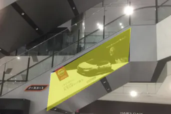 【イオンモール堺鉄砲町】モール内広告 エスカレーター側面