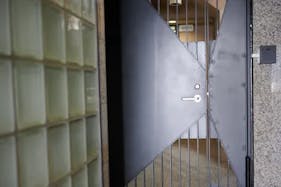 【神泉駅1分】撮影に適した白を基調とした自然光が入る撮影スタジオ兼レンタルスペース