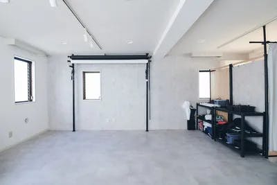 【神泉駅1分】撮影に適した白を基調とした自然光が入る撮影スタジオ兼レンタルスペース