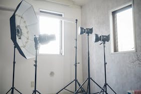 【神泉駅1分】撮影に適した白を基調とした自然光が入る撮影スタジオ兼レンタルスペース