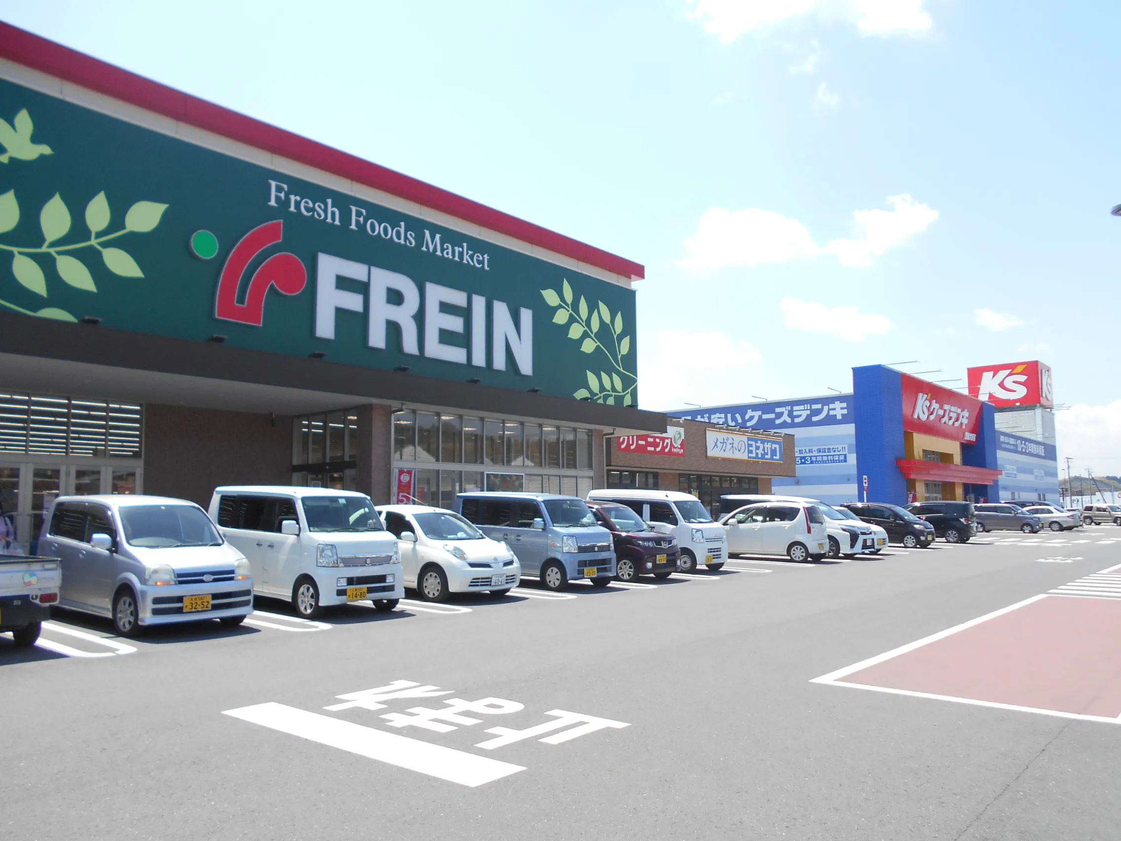 【フレスポ豊後大野】キッチンカーやプロモーションイベントに利用可能なスーパー前の広場スペース