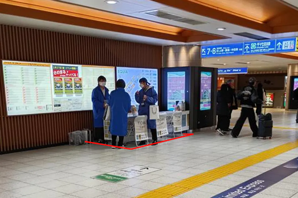 【北千住駅】北千住駅中央改札内コンコース(デジタルサイネージ側)