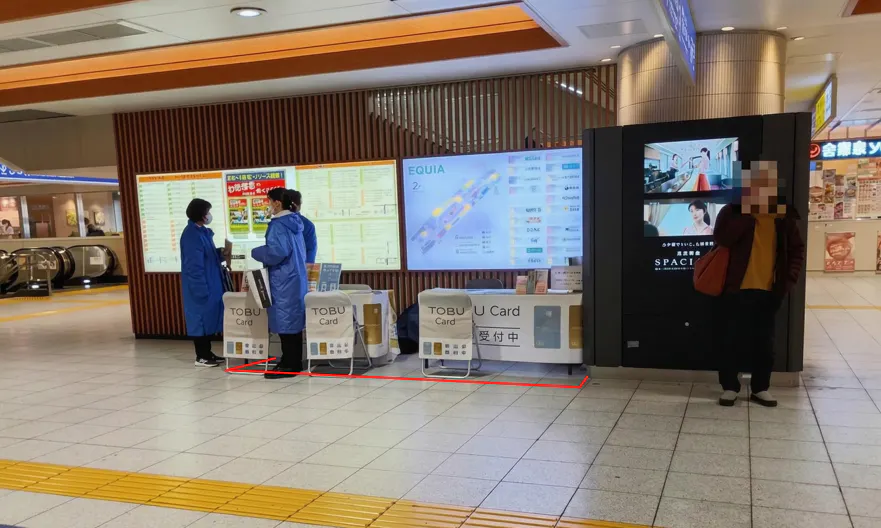 【北千住駅】北千住駅中央改札内コンコース(デジタルサイネージ側)
