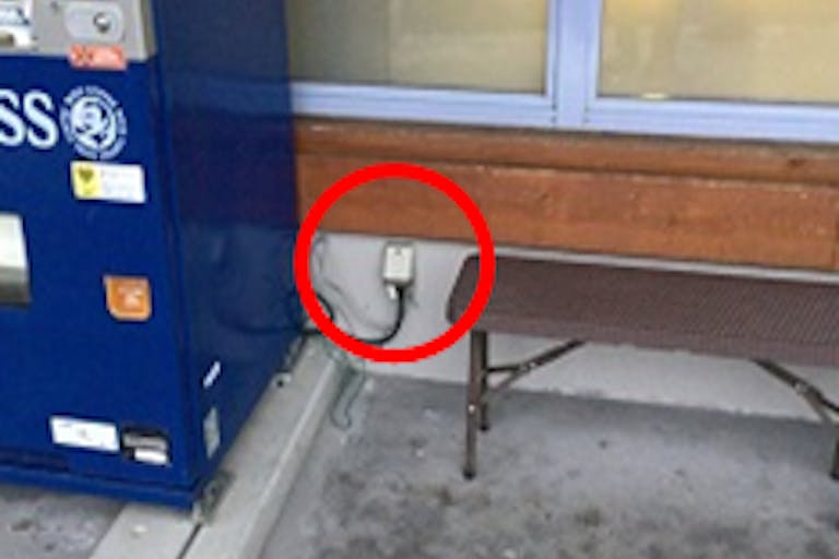 二股ソケットが必要です