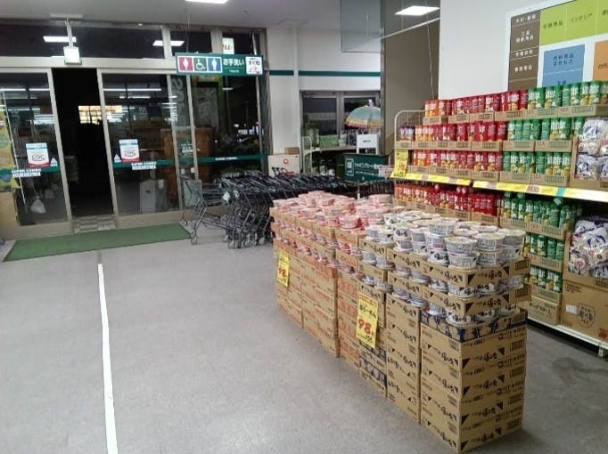 【HIヒロセスーパーコンボ渡鹿店】各種プロモーションイベントに最適なホームセンターの風除室スペース