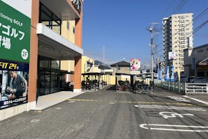 【フタバ図書TSUTAYA MEGA中筋店】キッチンカーに最適な店舗入口前のイベントスペース