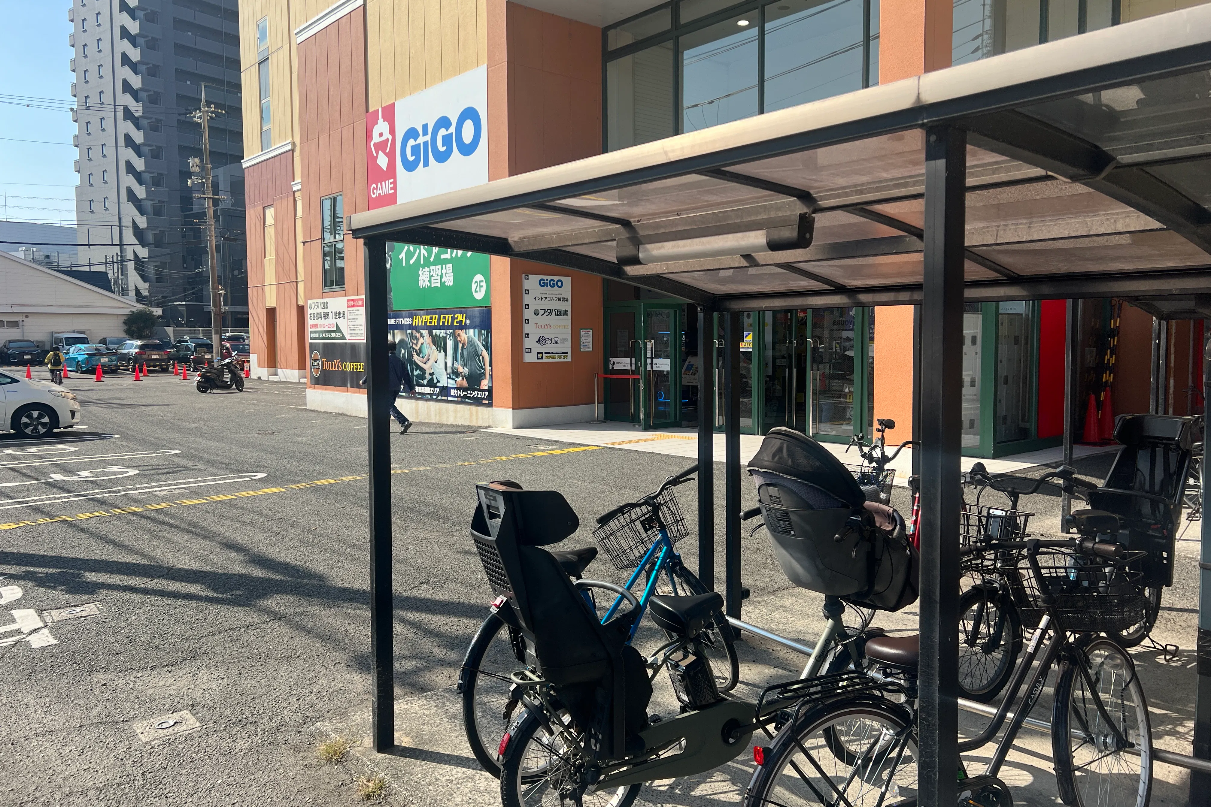 【フタバ図書TSUTAYA MEGA中筋店】キッチンカーに最適な店舗入口前のイベントスペース