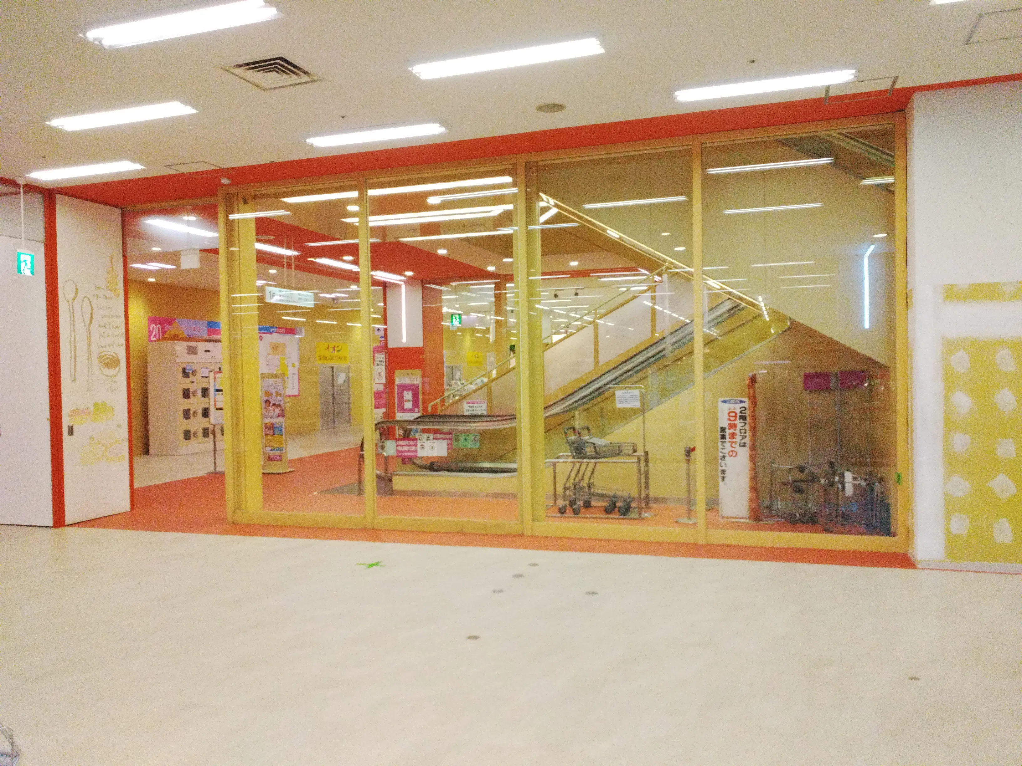 【イオン福岡東ショッピングセンター(福岡県)】食品レジ前 催事スペース