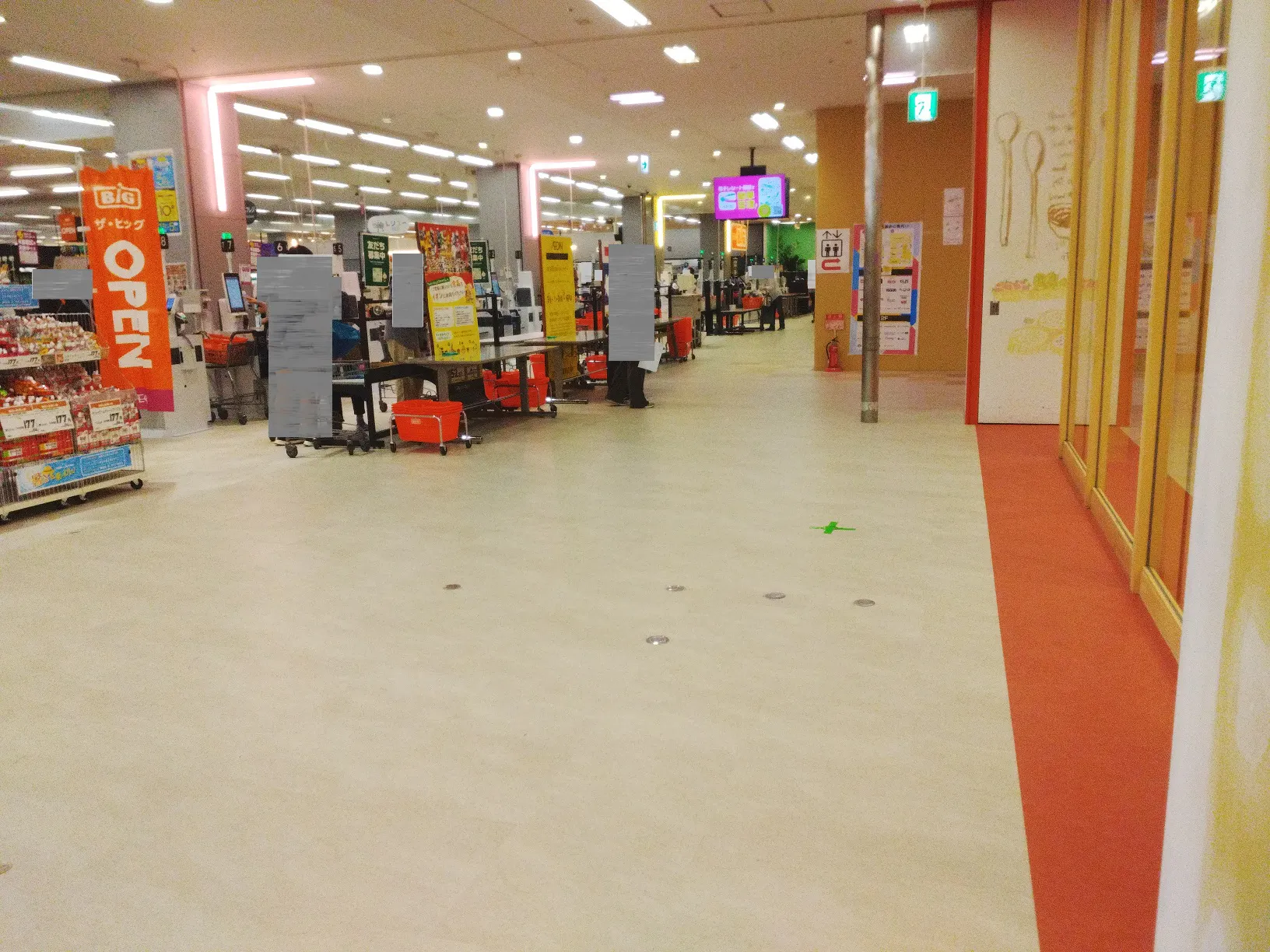 【イオン福岡東ショッピングセンター(福岡県)】食品レジ前 催事スペース