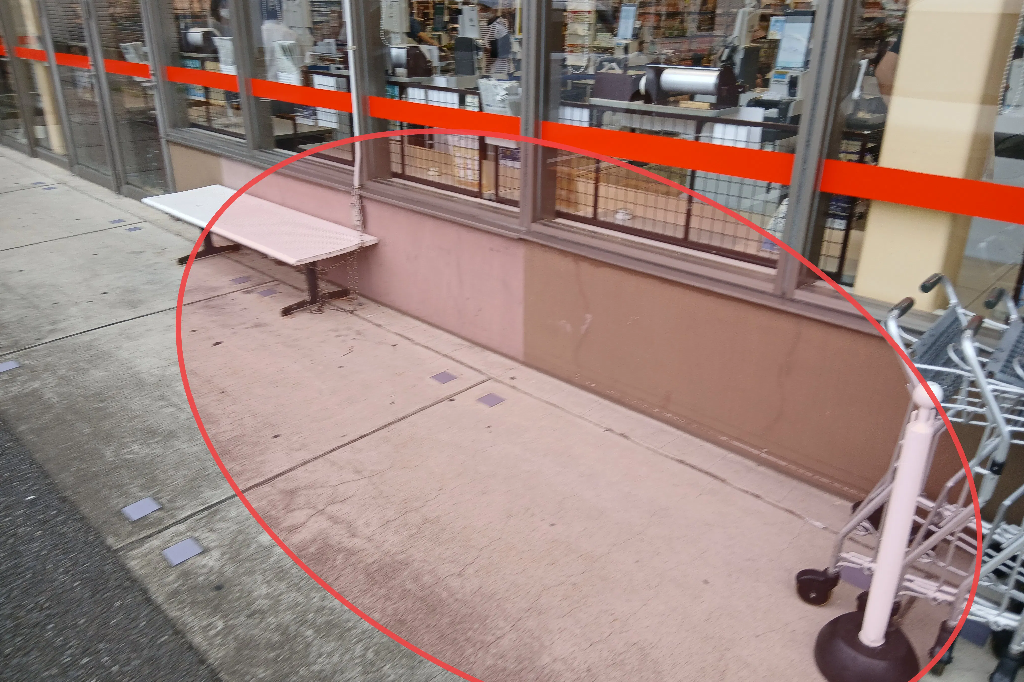 【ウジエスーパー石巻山下店】販促プロモーションや食物販に最適な軒下スペース