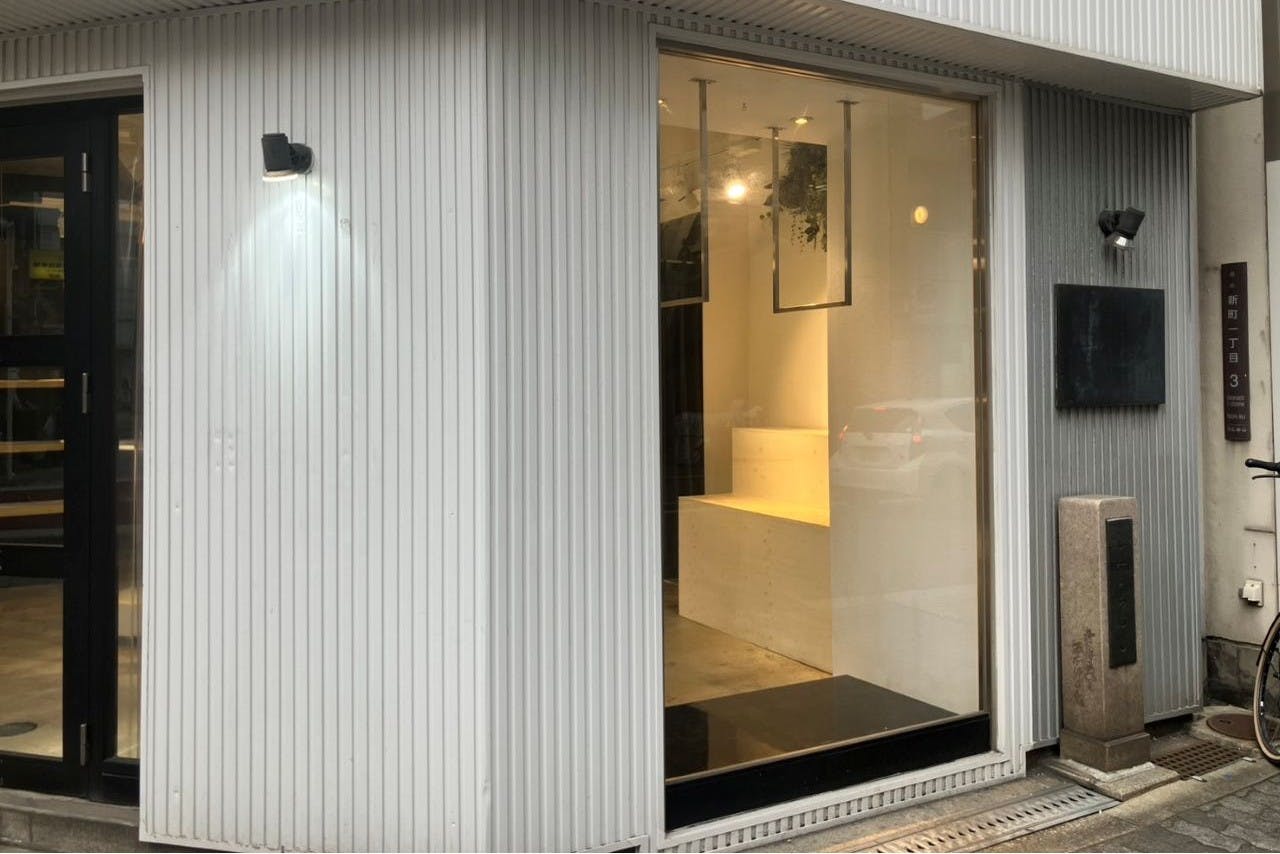 【四ツ橋駅4分】複数駅からアクセス可能！新町エリアにある展示会やポップアップストアに最適な白壁の路面イベントスペース