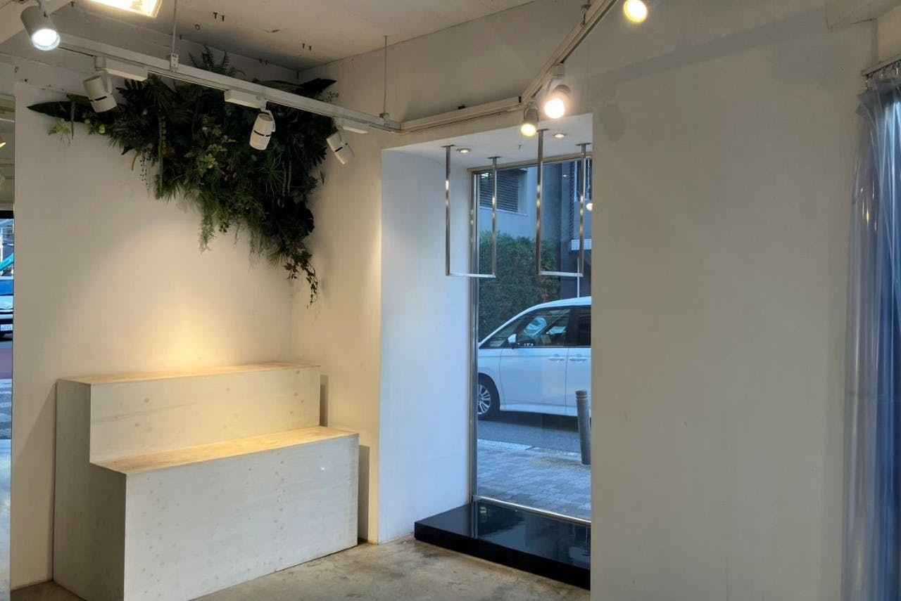 【四ツ橋駅4分】複数駅からアクセス可能！新町エリアにある展示会やポップアップストアに最適な白壁の路面イベントスペース