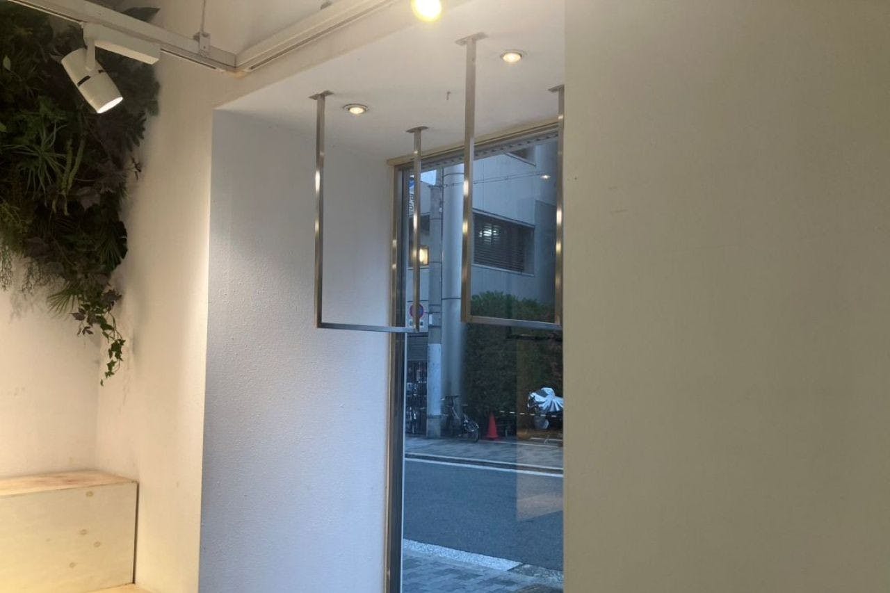 【四ツ橋駅4分】複数駅からアクセス可能！新町エリアにある展示会やポップアップストアに最適な白壁の路面イベントスペース