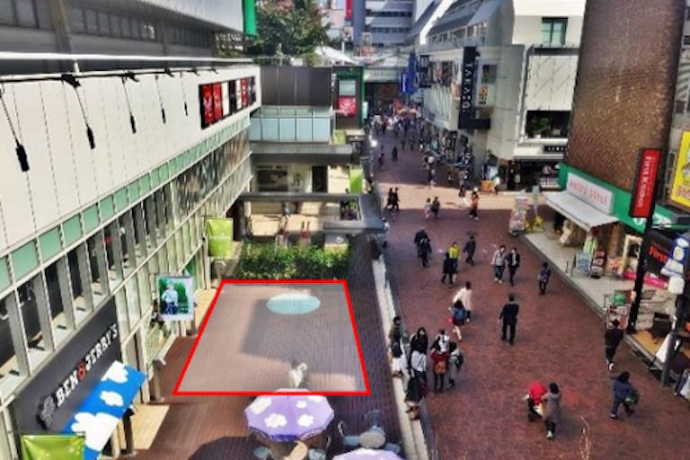 人気の元町通りに面しています