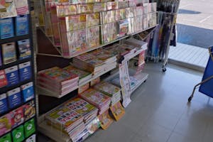 【フタバ図書TSUTAYA 大竹店】プロモーションに最適な店舗入口風除室のイベントスペース