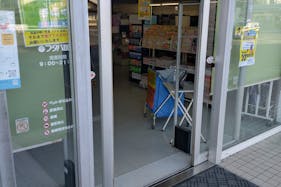 【フタバ図書TSUTAYA 大竹店】プロモーションに最適な店舗入口風除室のイベントスペース