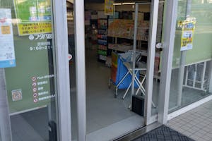 【フタバ図書TSUTAYA 大竹店】プロモーションに最適な店舗入口風除室のイベントスペース