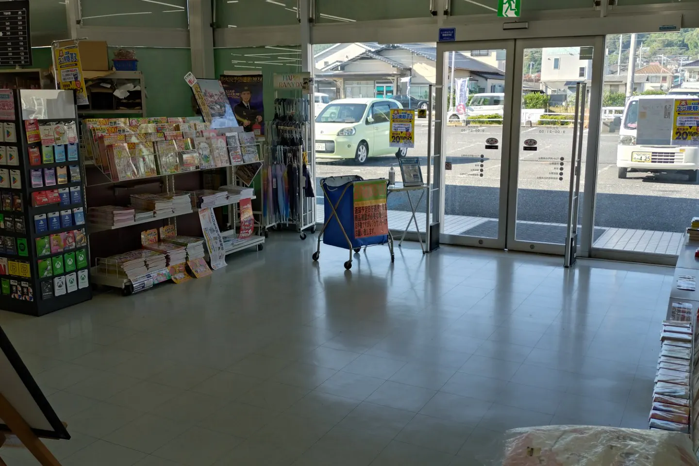 【フタバ図書TSUTAYA 大竹店】プロモーションに最適な店舗入口風除室のイベントスペース