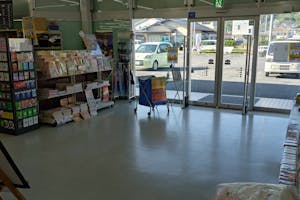 【フタバ図書TSUTAYA 大竹店】プロモーションに最適な店舗入口風除室のイベントスペース