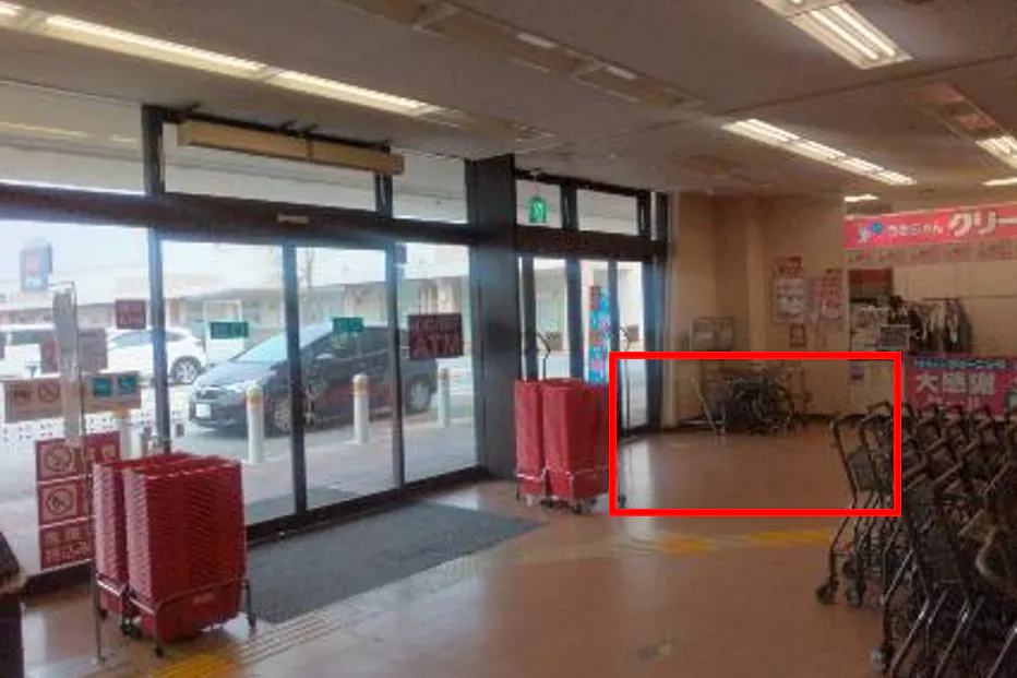 【マックスバリュ天王店】風除室 販促プロモーションや物販に最適なスーパー店内催事イベントスペース