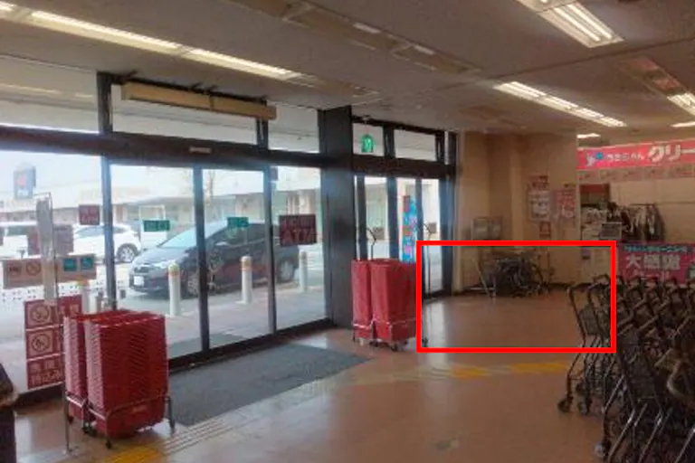 【マックスバリュ天王店】風除室 販促プロモーションや物販に最適なスーパー店内催事イベントスペースの画像4