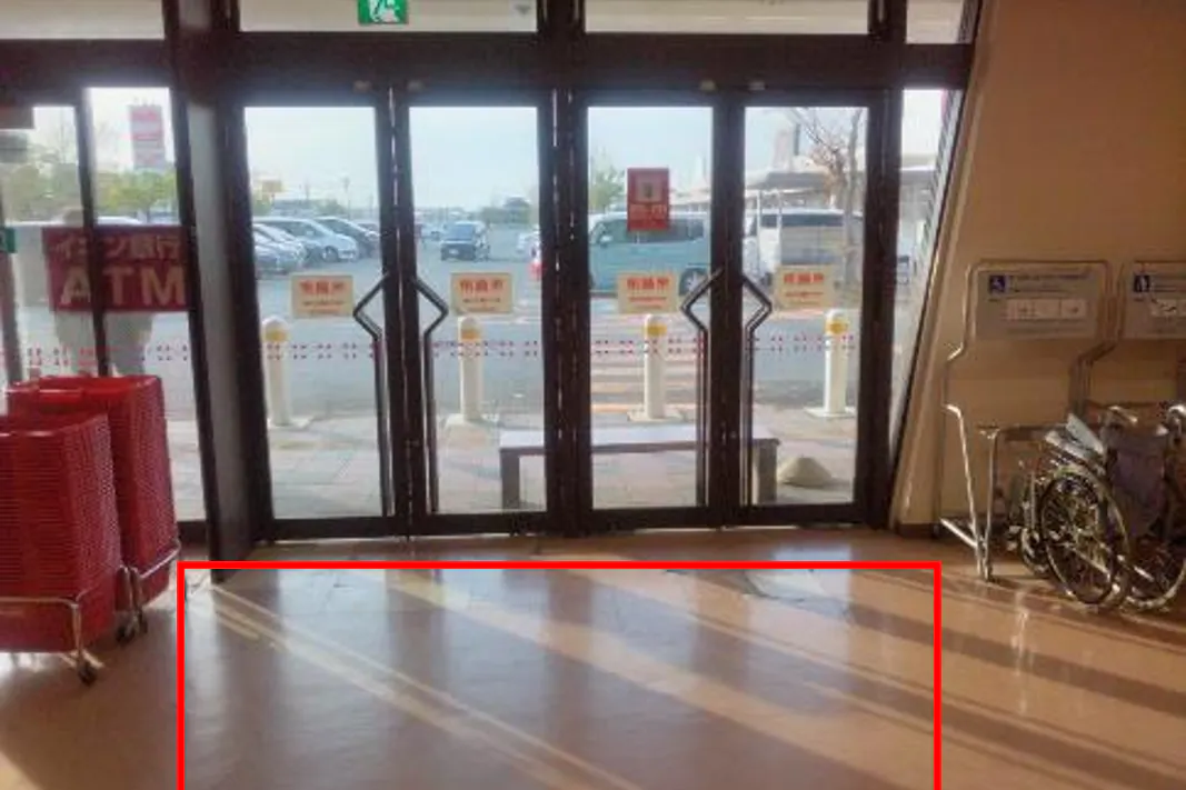 【マックスバリュ天王店】風除室 販促プロモーションや物販に最適なスーパー店内催事イベントスペース