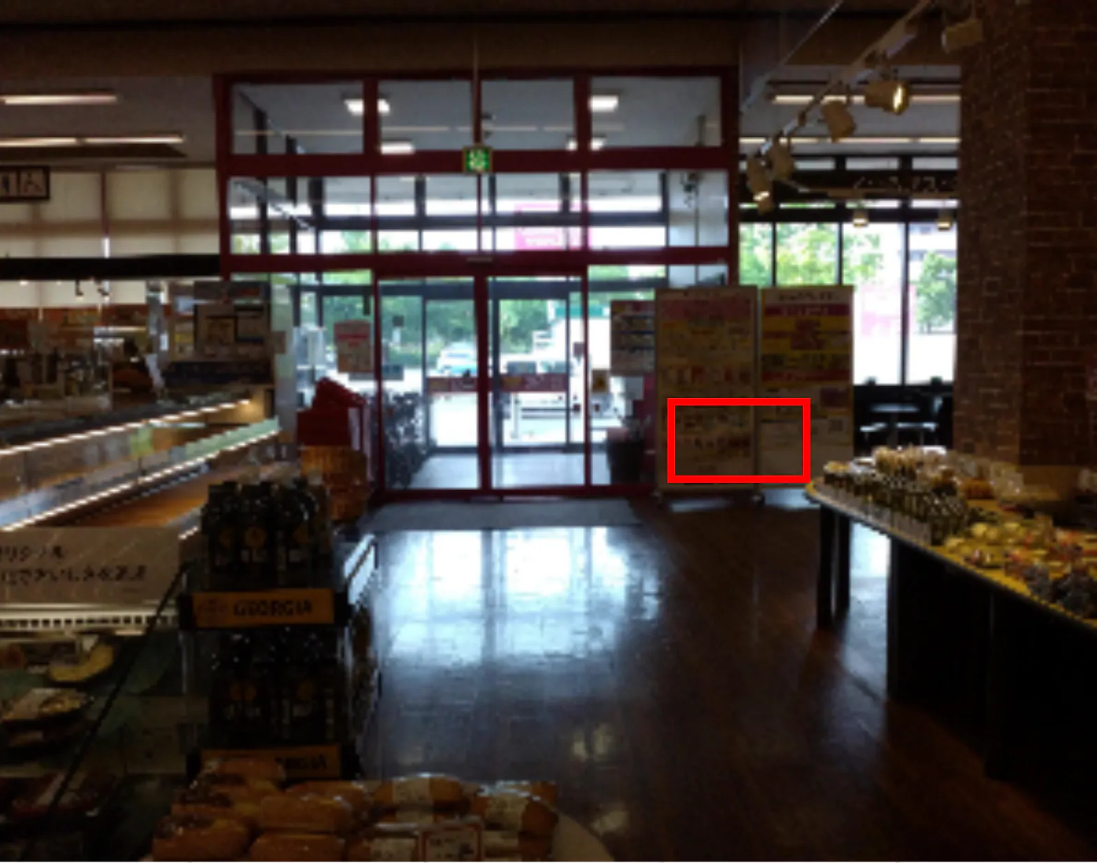 【マックスバリュ天童店】くつろぎスペース前の一部(店内ギャザリングスペース前の一部) 販促プロモーションや物販に最適なスーパー店内催事イベントスペース
