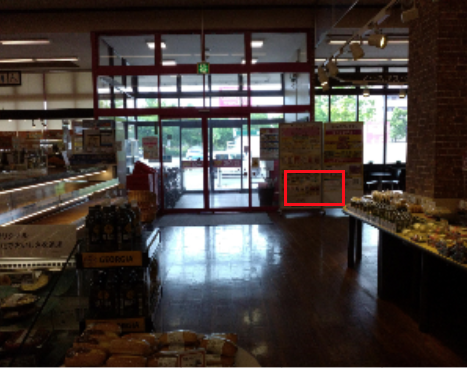 【マックスバリュ天童店】くつろぎスペース前の一部（店内ギャザリングスペース前の一部） 販促プロモーションや物販に最適なスーパー店内催事イベントスペース