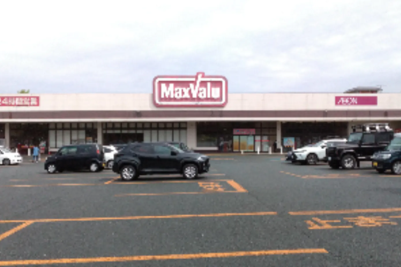 【マックスバリュ天童店】くつろぎスペース前の一部(店内ギャザリングスペース前の一部) 販促プロモーションや物販に最適なスーパー店内催事イベントスペース