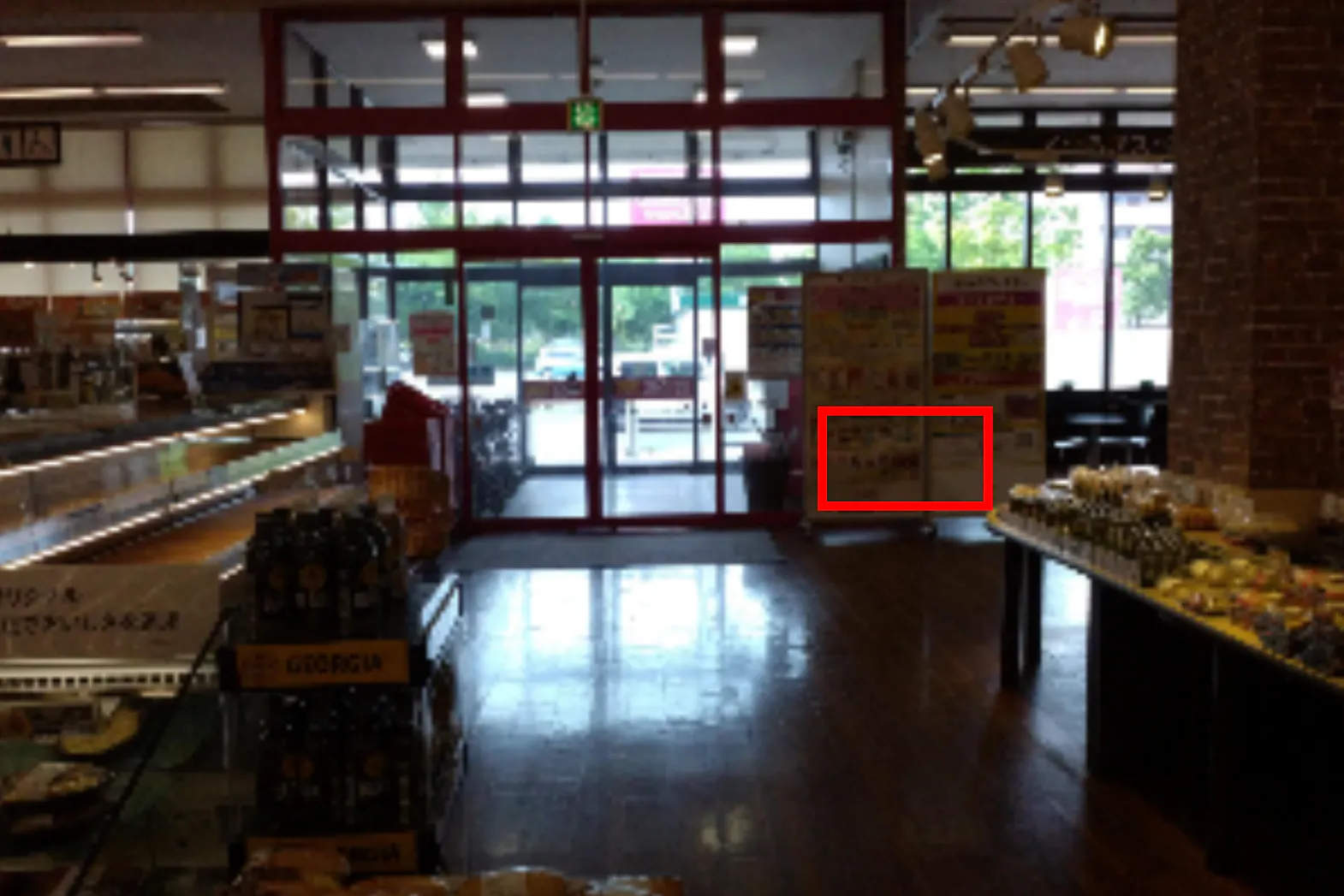 【マックスバリュ天童店】くつろぎスペース前の一部(店内ギャザリングスペース前の一部) 販促プロモーションや物販に最適なスーパー店内催事イベントスペース