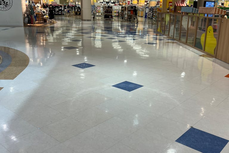 【イオンモール新居浜】2F 催事スペースJ(ワンズテラス・のびっこ間の通路)の画像1