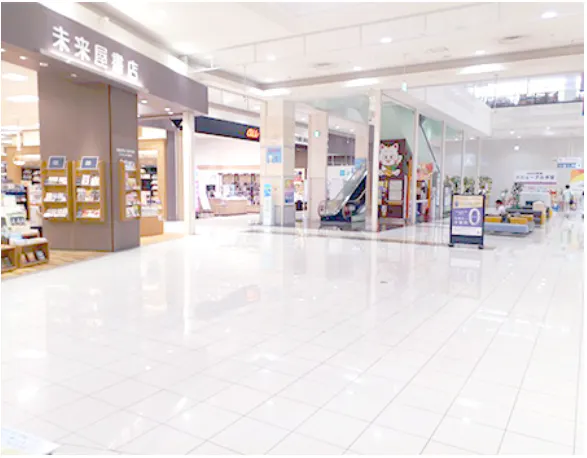 【イオンモール佐野新都市*】未来屋書店前