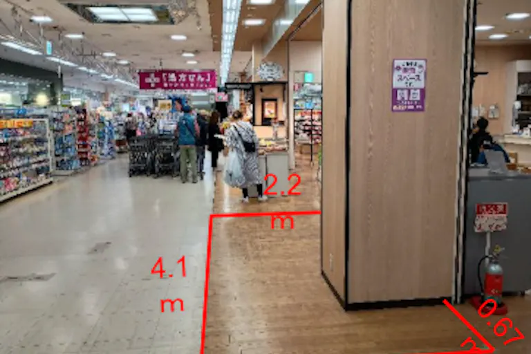 【イオン青森店】フードコート入口 販促プロモーションに最適なスーパー店内催事イベントスペースの画像2