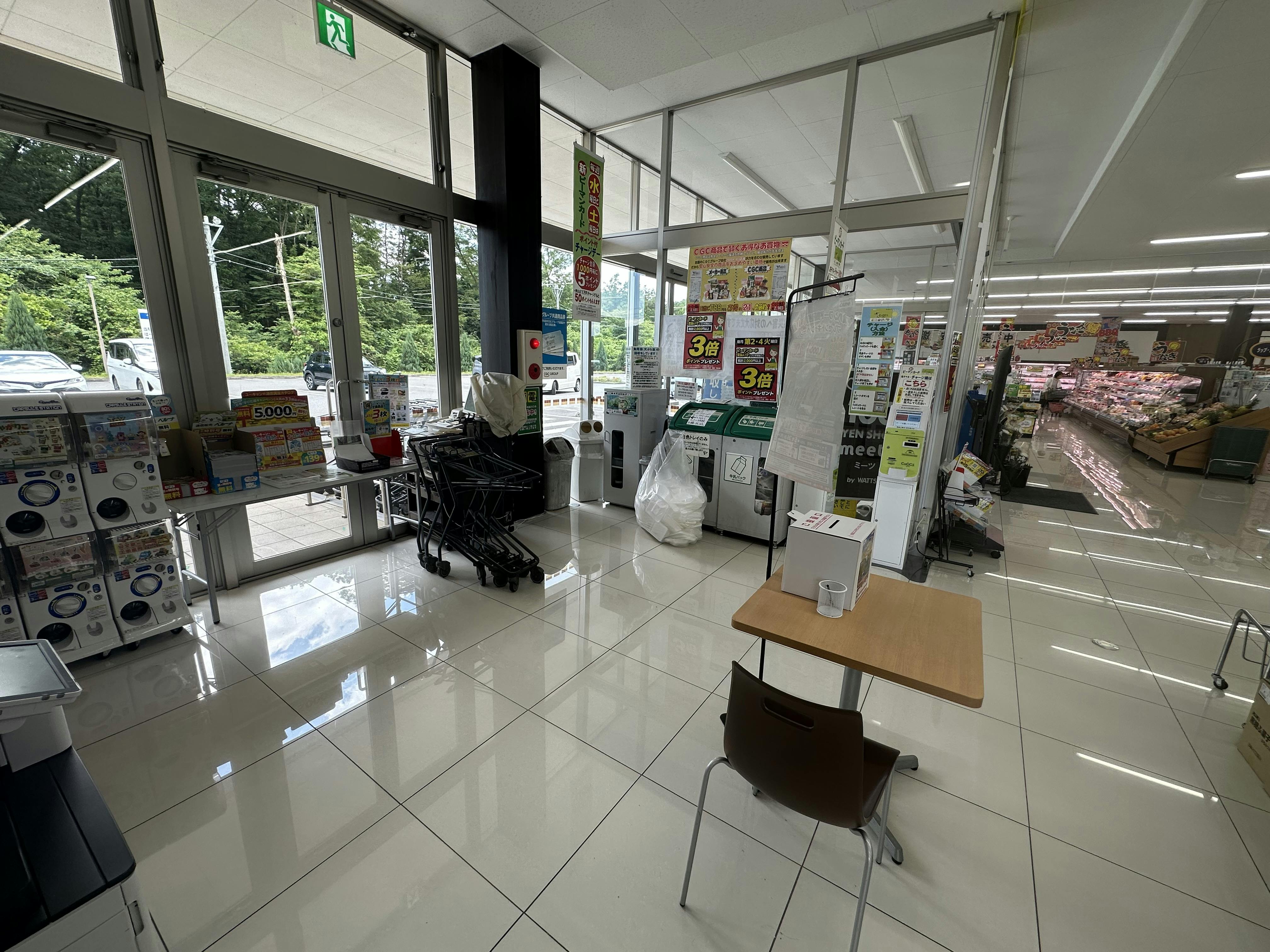 【ヤオハン七里店】プロモーションや物販に最適な店内レジ前スペースの画像