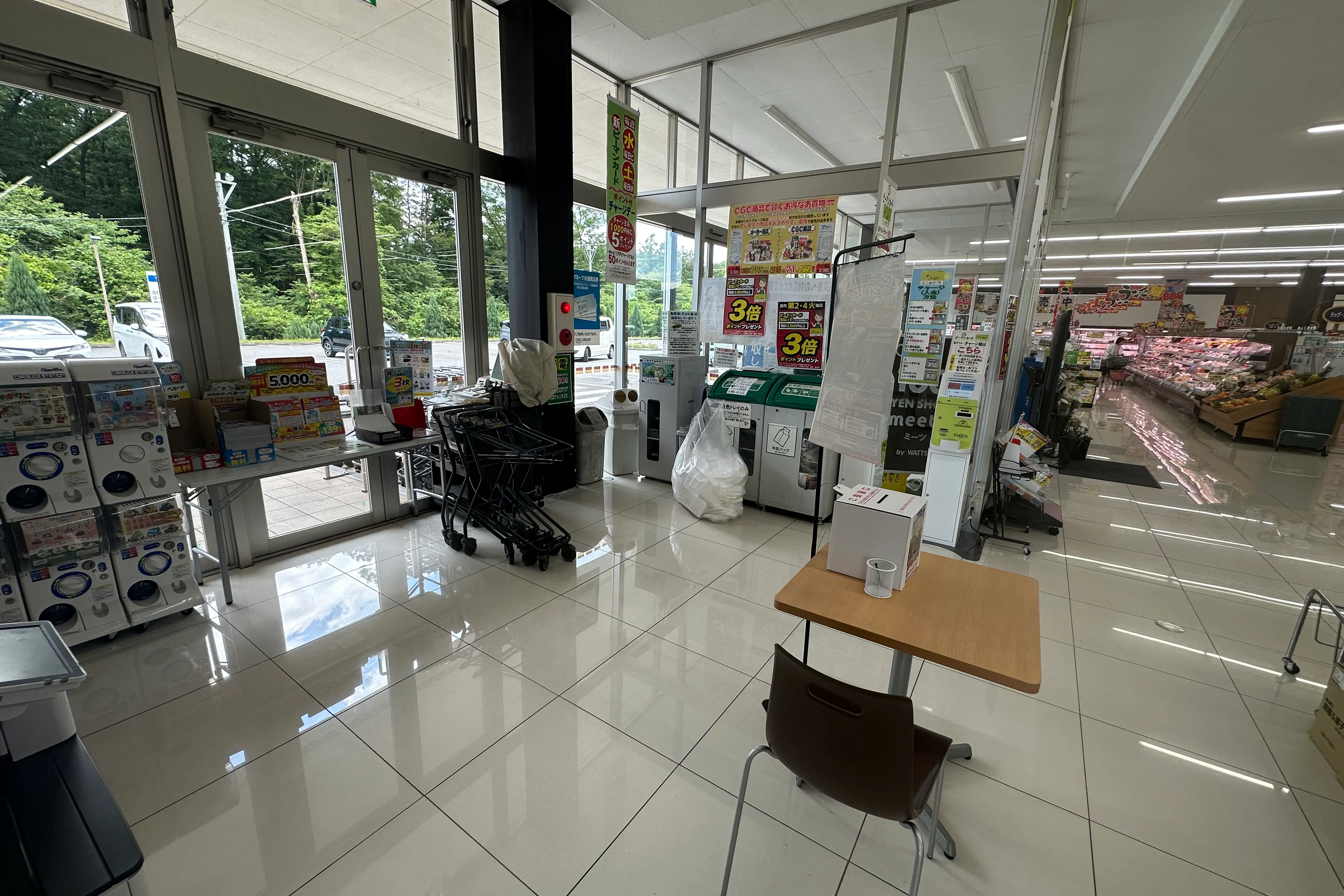 【ヤオハン七里店】プロモーションや物販に最適な店内レジ前スペース