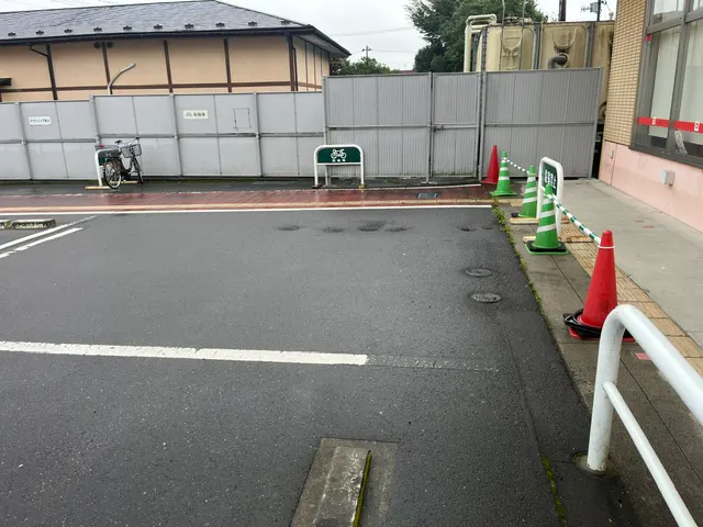 【ウジエスーパー中里店】食物販や物販に利用可能な駐車場スペース