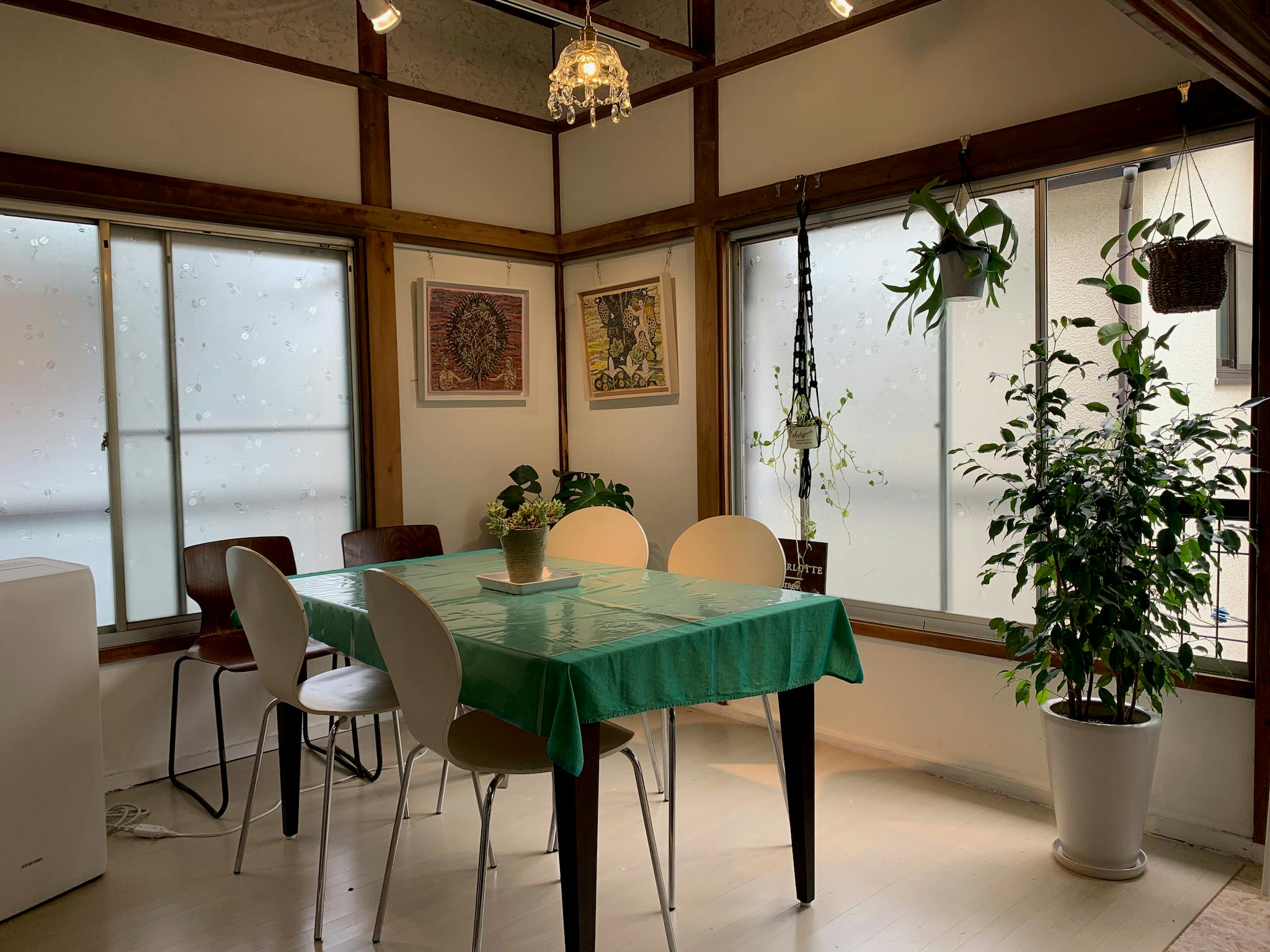 【石川町駅】ギャラリー2Fの休憩室