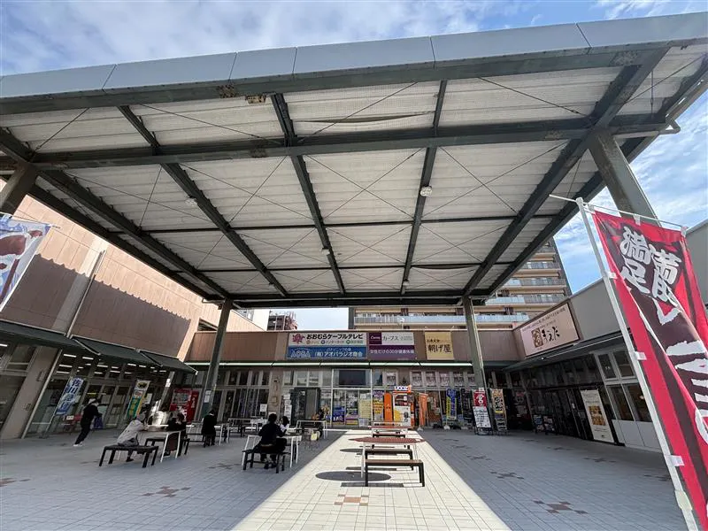 【コレモおおむら】物産展やポップアップストアに最適な屋根付きの屋外イベント広場スペース